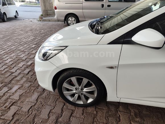Sahibinden Hyundai Accent Blue 1.6 CRDI Mode Plus 2015 Model  143.000 km Beyaz