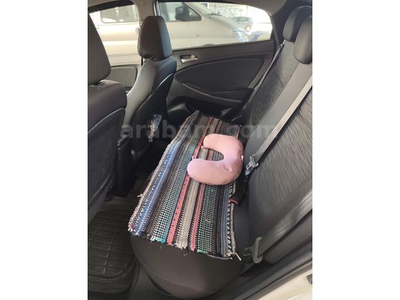 Sahibinden Hyundai Accent Blue 1.6 CRDI Mode Plus 2015 Model  143.000 km Beyaz