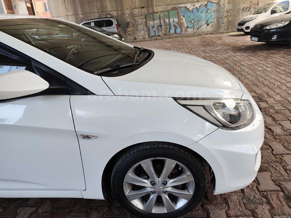 Sahibinden Hyundai Accent Blue 1.6 CRDI Mode Plus 2015 Model  143.000 km Beyaz