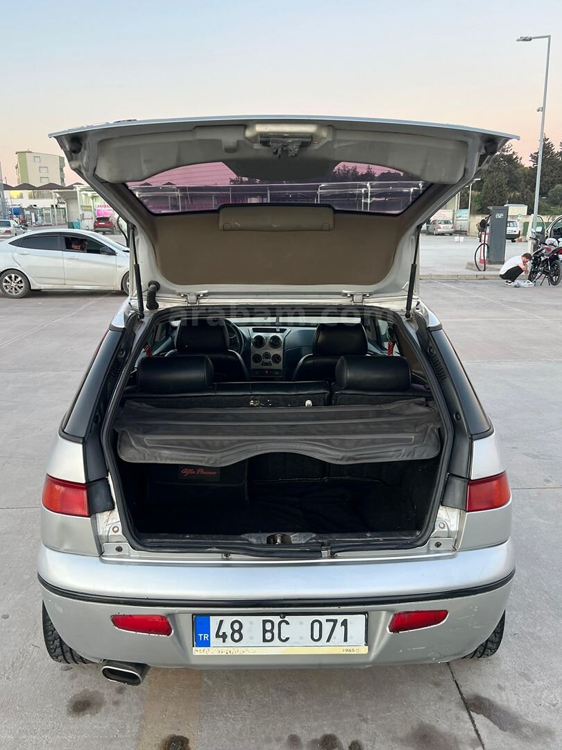 Sahibinden Alfa Romeo 145 1.6 TS Sportivo 2000 Model Balıkesir 264.348 km Gri (Gümüş) 4