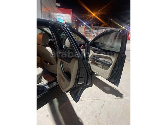Sahibinden Ford Focus 1.6 Ghia 2006 Model  17.000 km Siyah