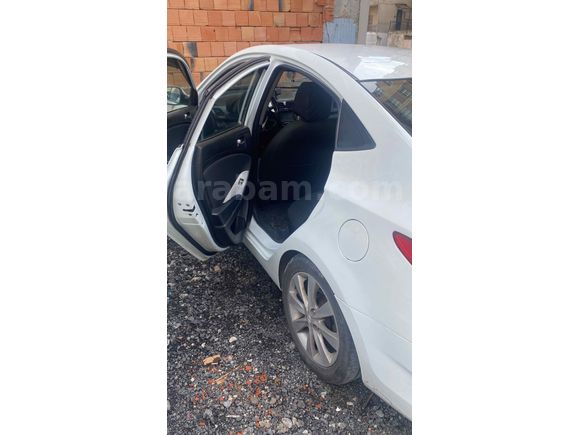 Sahibinden Hyundai Accent Blue 1.4 D-CVVT Mode Plus 2016 Model 