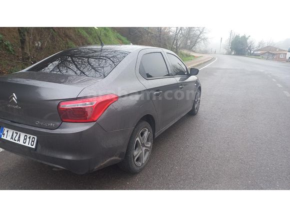 Kamu personelinden temiz kullanilmis 1.5 BlueHDI Feel 2019 Model