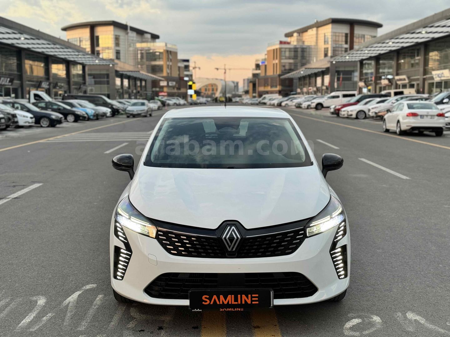 SAMLİNE OTOMOTİV,DEN 2025 RENAULT CLİO 1.0 TCE EVOLUTİON