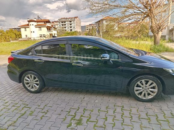 Sahibinden Honda Civic 1.6i VTEC ECO Elegance 2012 Model