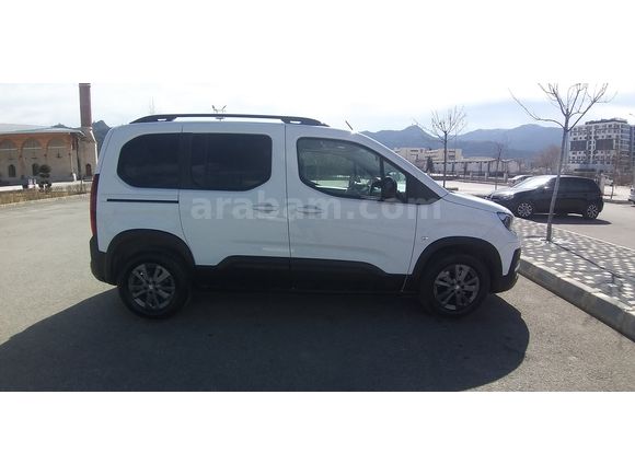 Sahibinden Peugeot Rifter 1.5 BlueHDI Allure 2023 Model
