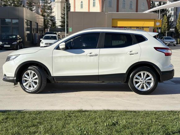 Sahibinden Nissan Qashqai 1.5 dCi Sky Pack 2015 Model  185.000 km Beyaz
