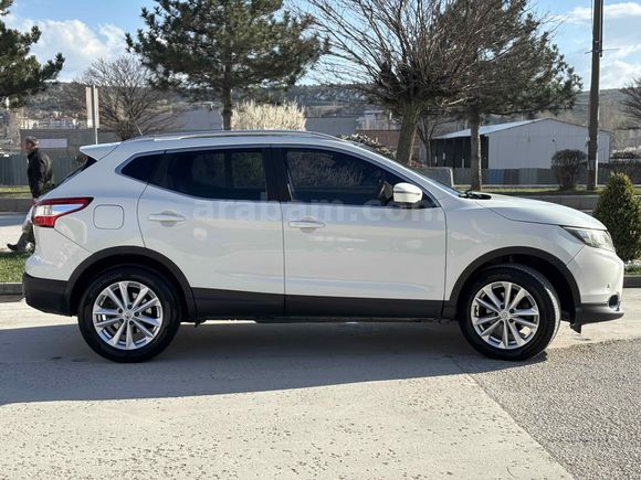 Sahibinden Nissan Qashqai 1.5 dCi Sky Pack 2015 Model  185.000 km Beyaz