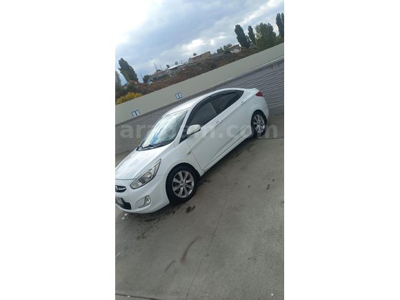 Sahibinden Hyundai Accent Blue 1.6 CRDI Mode Plus 2015 Model  188.000 km Beyaz