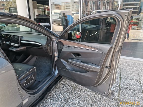 RENAULT MEGANE E-TECH EV60 220 ICONIC