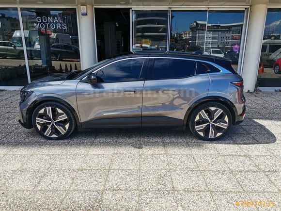 RENAULT MEGANE E-TECH EV60 220 ICONIC