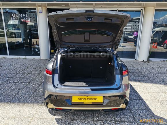 RENAULT MEGANE E-TECH EV60 220 ICONIC