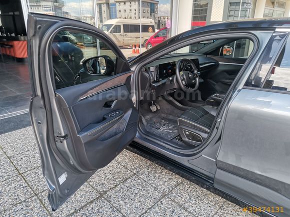 RENAULT MEGANE E-TECH EV60 220 ICONIC