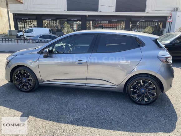 2025 RENAULT CLİO 1.0 TCE TECHNO ESPRİT ALPİLİNE HATASIZ BOYASIZ