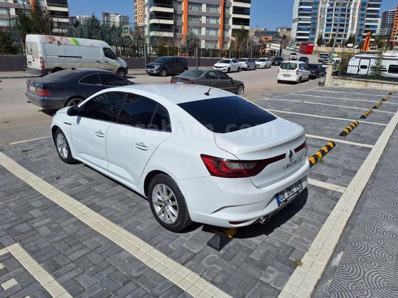 Acil İhtiyaçtan 2017 MEGANE 1.5 DCİ TOUCH PLUS OTOMATİK FULL