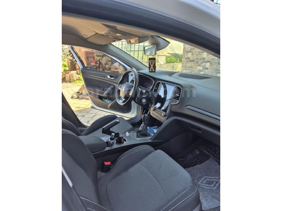 SAHİBİNDEN ORJİNAL 28.200 KM MEGANE JOY COMFORT HATASIZ BOYASIZ TRAMERSİZ
