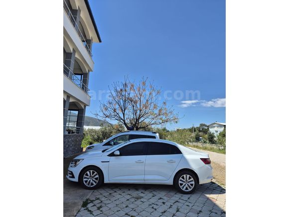 SAHİBİNDEN ORJİNAL 28.200 KM MEGANE JOY COMFORT HATASIZ BOYASIZ TRAMERSİZ