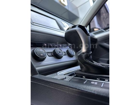 ÇİÇEKÇİ AUTO'DAN R LİNE DONANIMLI PASSAT