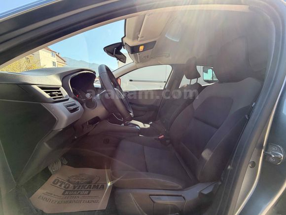 Galeriden Renault Clio 1.0 TCe Joy 2023 Model Muğla