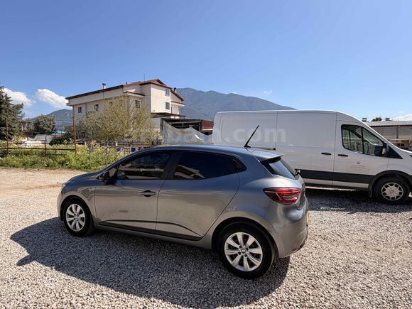 Galeriden Renault Clio 1.0 TCe Joy 2023 Model Muğla