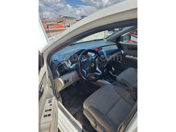 Sahibinden Honda City 1.4 LS 2009 Model  310.000 km Beyaz