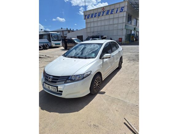Sahibinden Honda City 1.4 LS 2009 Model  310.000 km Beyaz