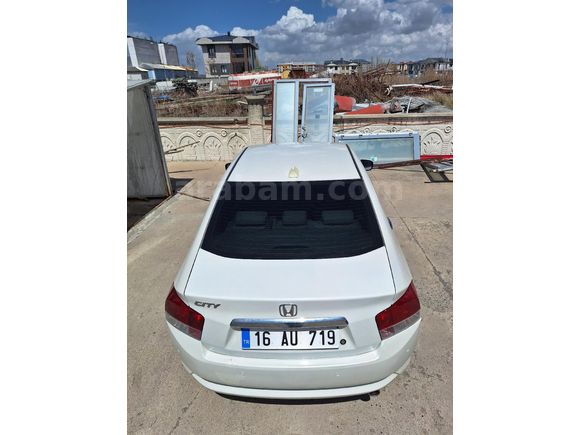 Sahibinden Honda City 1.4 LS 2009 Model  310.000 km Beyaz