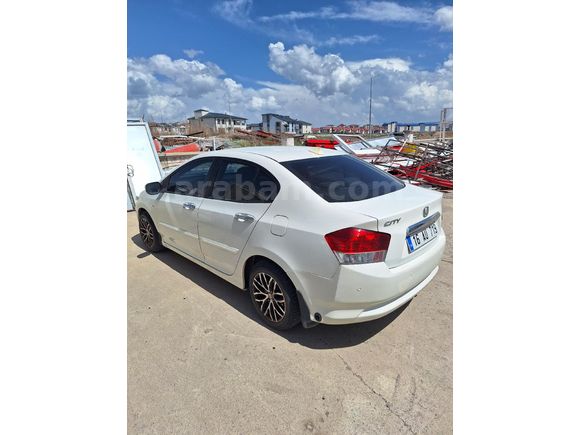 Sahibinden Honda City 1.4 LS 2009 Model  310.000 km Beyaz