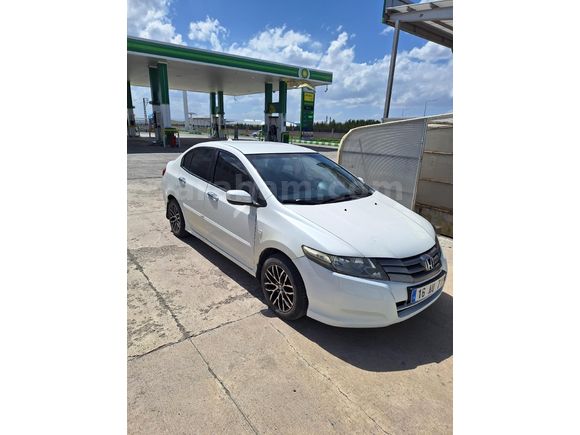 Sahibinden Honda City 1.4 LS 2009 Model  310.000 km Beyaz