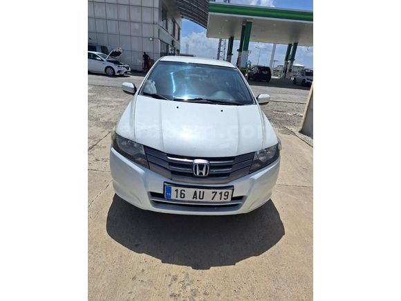 Sahibinden Honda City 1.4 LS 2009 Model  310.000 km Beyaz
