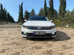 Sahibinden Volkswagen Passat 1.6 TDi BlueMotion Highline 2015 Model  237.000 km Beyaz
Triger yeni değişti yağ bakımı yeni yapıldı muayene  yeni..
