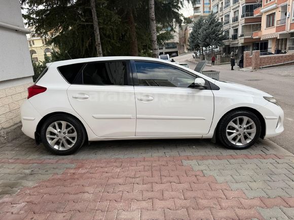 Sahibinden Toyota Auris 1.4 D-4D Active Skypack 2014 Model