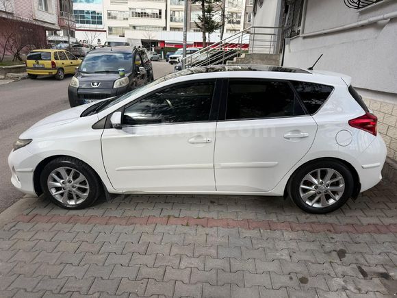 Sahibinden Toyota Auris 1.4 D-4D Active Skypack 2014 Model