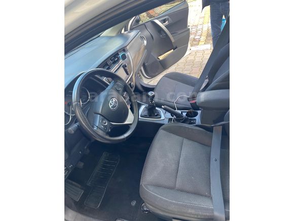 Sahibinden Toyota Auris 1.4 D-4D Active Skypack 2014 Model