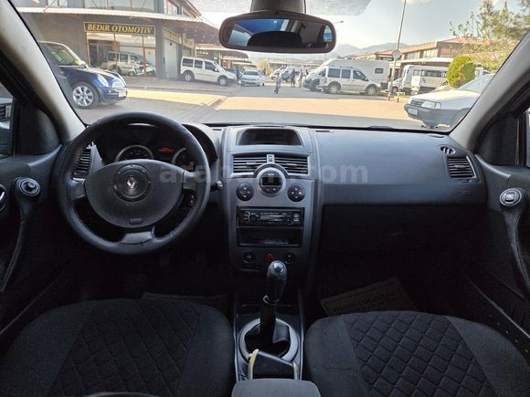 2. SAHİBİNDEN 2004 MODEL 1.5 DCİ 100 LÜK MEGAN 2