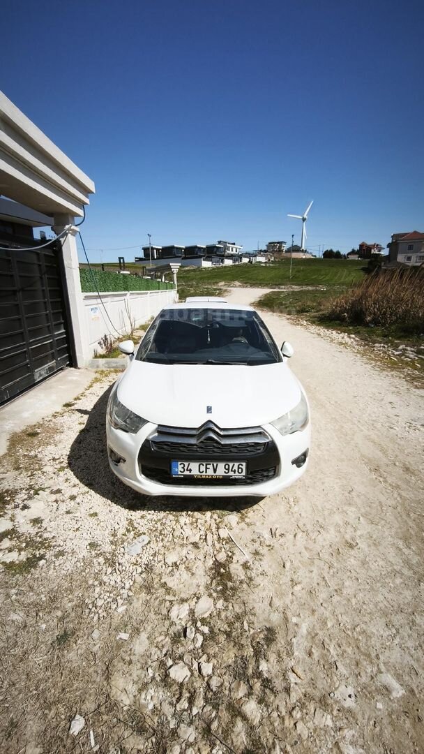 Sahibinden DS Automobiles DS4 1.6 e-HDi D-Sport 2013 Model İstanbul 246.000 km Beyaz 1