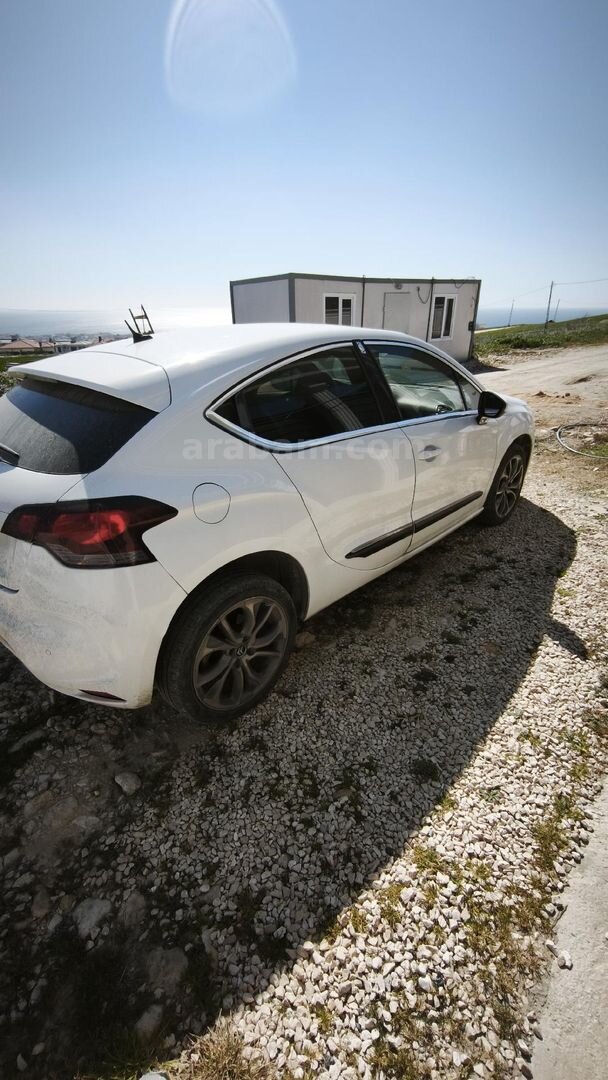 Sahibinden DS Automobiles DS4 1.6 e-HDi D-Sport 2013 Model İstanbul 246.000 km Beyaz 3
