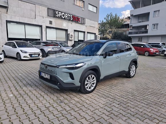 Sahibinden 8 aylık Makyajlı Kasa 2025 TOYOTA CROSS 1.8 HYBRİD "PASSİON PAKET"