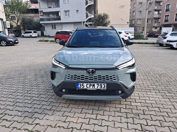 Sahibinden 8 aylık Makyajlı Kasa 2025 TOYOTA CROSS 1.8 HYBRİD "PASSİON PAKET"
