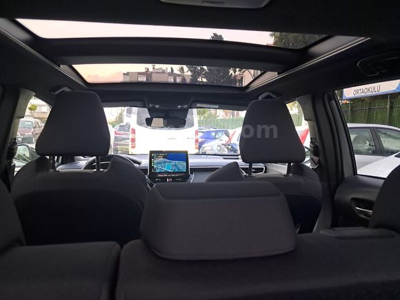 Sahibinden 8 aylık Makyajlı Kasa 2025 TOYOTA CROSS 1.8 HYBRİD "PASSİON PAKET"