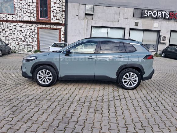 Sahibinden 8 aylık Makyajlı Kasa 2025 TOYOTA CROSS 1.8 HYBRİD "PASSİON PAKET"