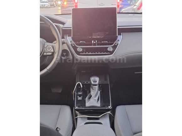 Sahibinden 8 aylık Makyajlı Kasa 2025 TOYOTA CROSS 1.8 HYBRİD "PASSİON PAKET"