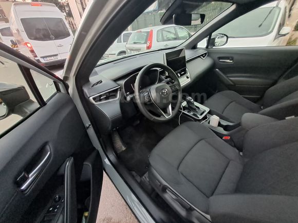 Sahibinden 8 aylık Makyajlı Kasa 2025 TOYOTA CROSS 1.8 HYBRİD "PASSİON PAKET"