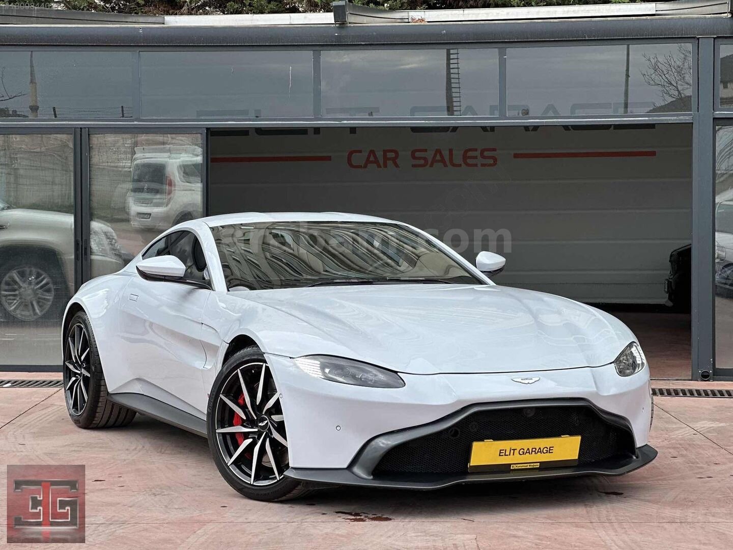 Galeriden Aston Martin Vantage V8 2018 Model İstanbul 19.000 km Beyaz 1