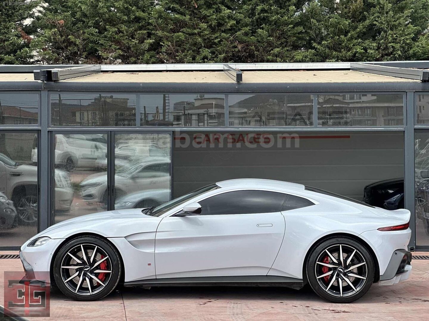 Galeriden Aston Martin Vantage V8 2018 Model İstanbul 19.000 km Beyaz 6