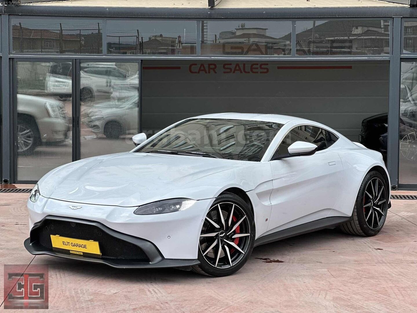 Galeriden Aston Martin Vantage V8 2018 Model İstanbul 19.000 km Beyaz 2