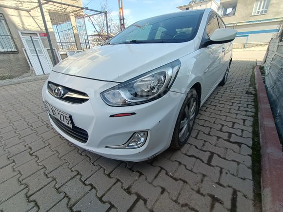 Sahibinden Hyundai Accent Blue 1.4 CVVT Mode Plus 2012 Model 