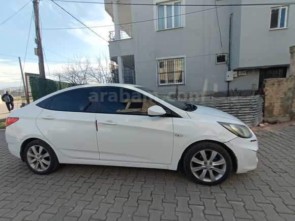 Sahibinden Hyundai Accent Blue 1.4 CVVT Mode Plus 2012 Model 