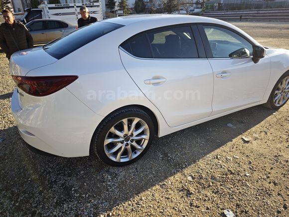 Sahibinden 2015 Mazda 3 skyactive g tramersiz değişensiz boyasız düşük km