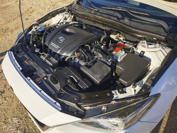 Sahibinden 2015 Mazda 3 skyactive g tramersiz değişensiz boyasız düşük km